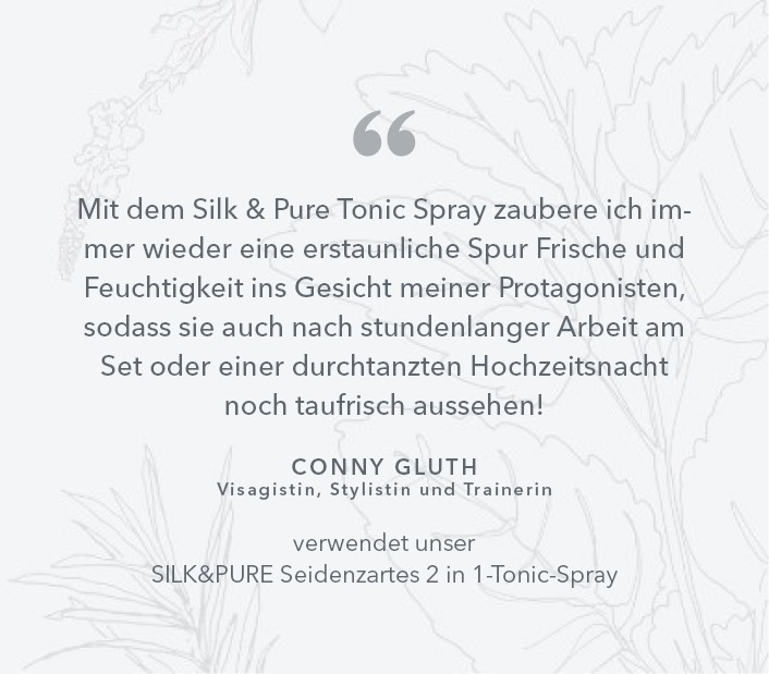 Mit dem Silk & Pure Tonic Spray zaubere ich immer wieder eine erstaunliche Spur Frische und Feuchtigkeit ins Gesicht meiner Protagonisten, sodass sie auch nach stundenlanger Arbeit taufrisch aussehen